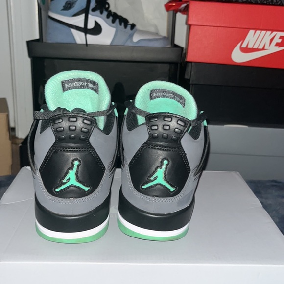 Jordan 4 glow (size 5) (color black grey green) - Picture 2 of 3